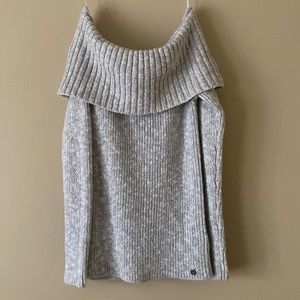 Hollister Grey and White Off The Shoulder Sweater - size XS